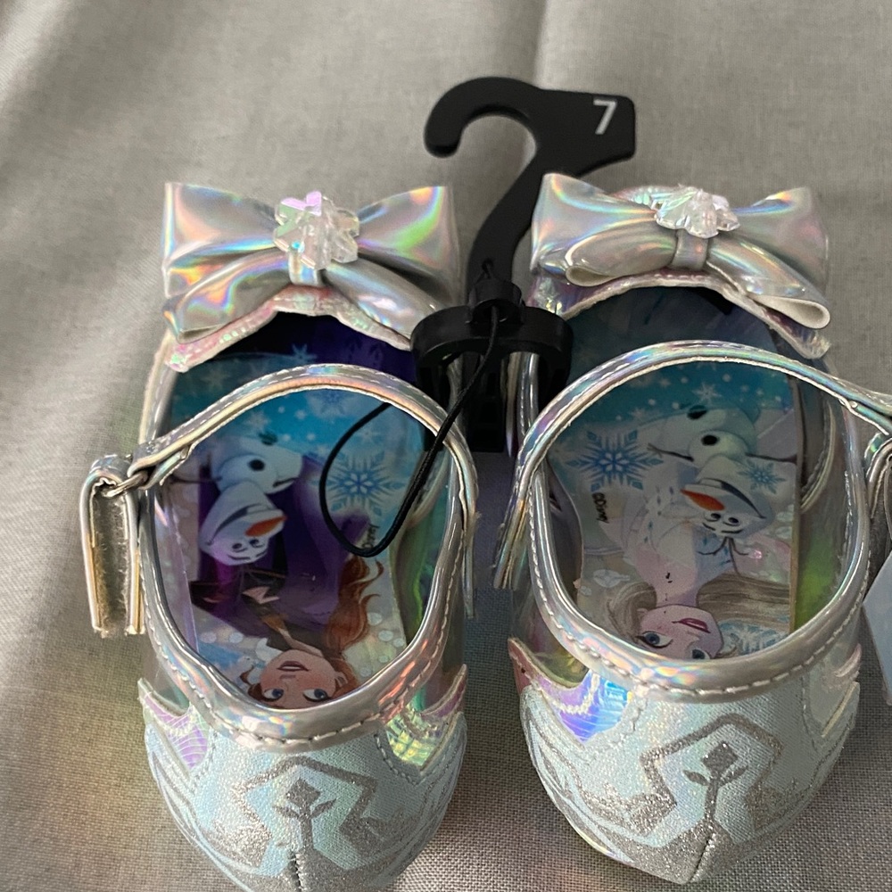 Disney Frozen Iridescent Dress Shoes - Picture 3 of 11